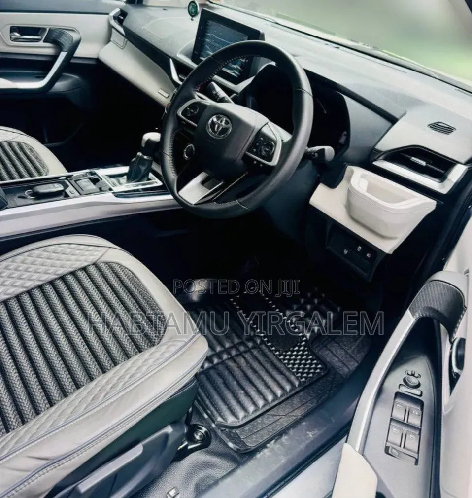 New Toyota Veloz 1.5 CVT FWD 2023 Silver