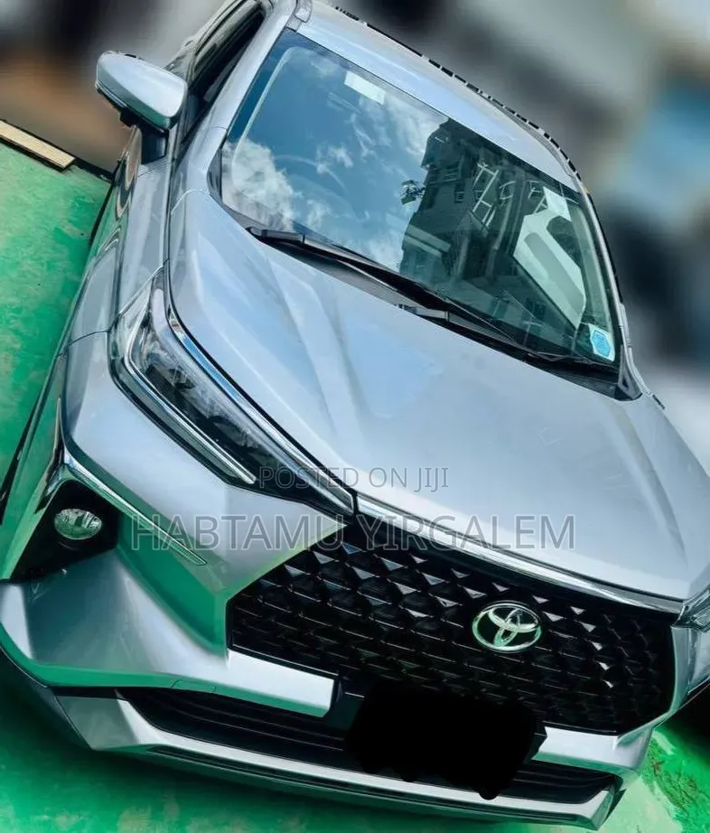New Toyota Veloz 1.5 CVT FWD 2023 Silver