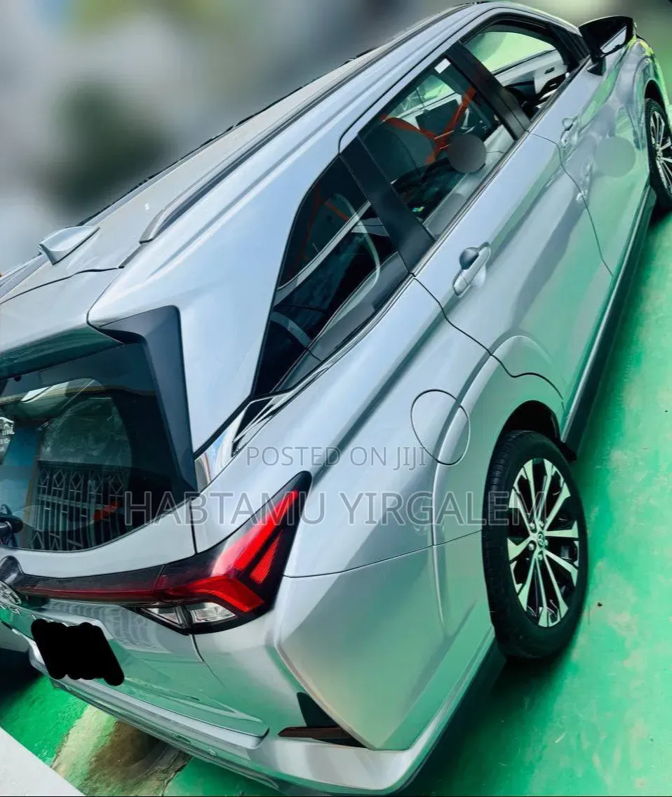 New Toyota Veloz 1.5 CVT FWD 2023 Silver