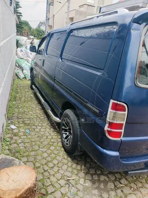 Toyota HiAce 2011 Blue