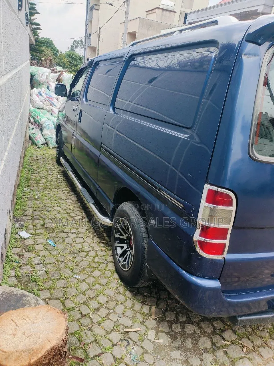 Toyota HiAce 2011 Blue