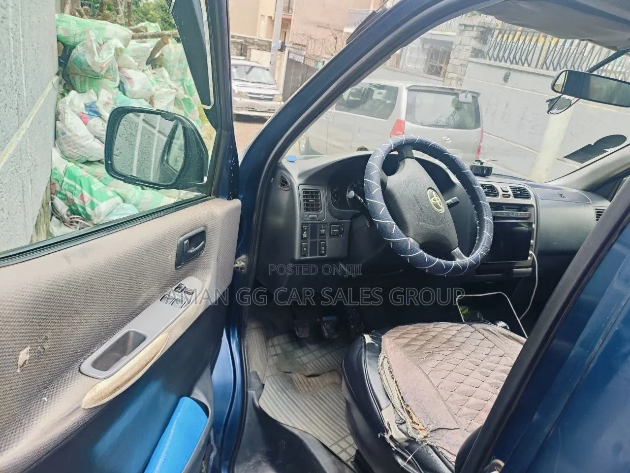 Toyota HiAce 2011 Blue
