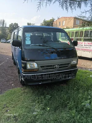 Toyota HiAce 1990 Blue