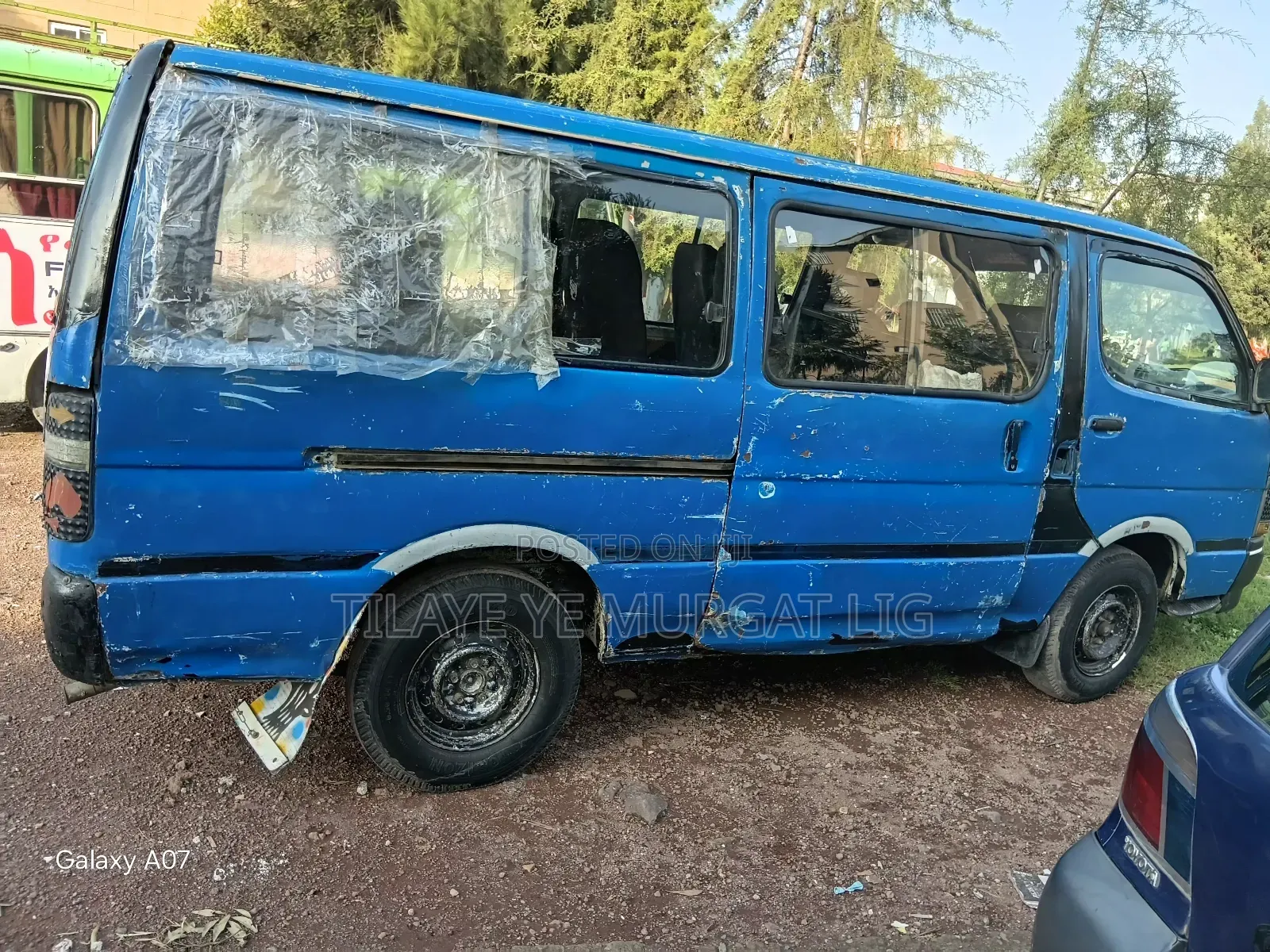 Toyota HiAce 1990 Blue