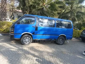 Toyota HiAce 1990 Blue
