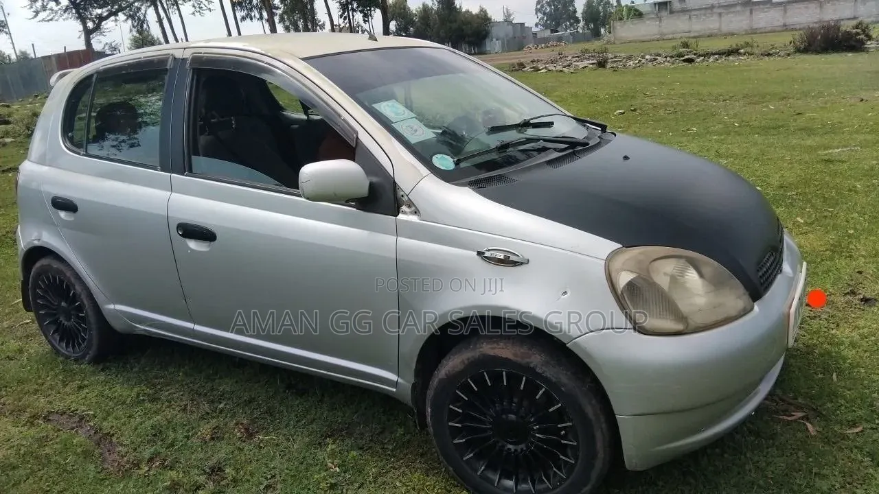 Toyota Vitz 2001 Silver