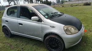 Toyota Vitz 2001 Silver