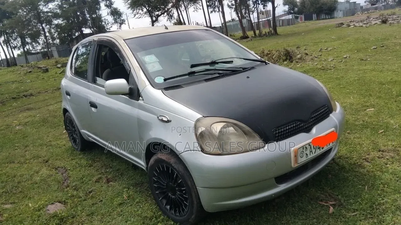 Toyota Vitz 2001 Silver