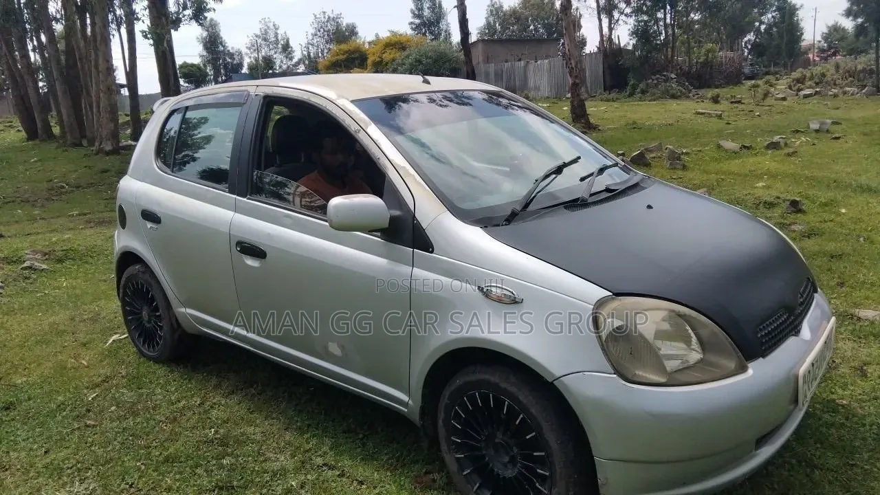 Toyota Vitz 2001 Silver