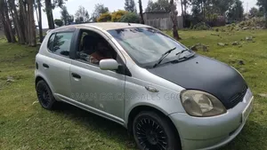 Toyota Vitz 2001 Silver