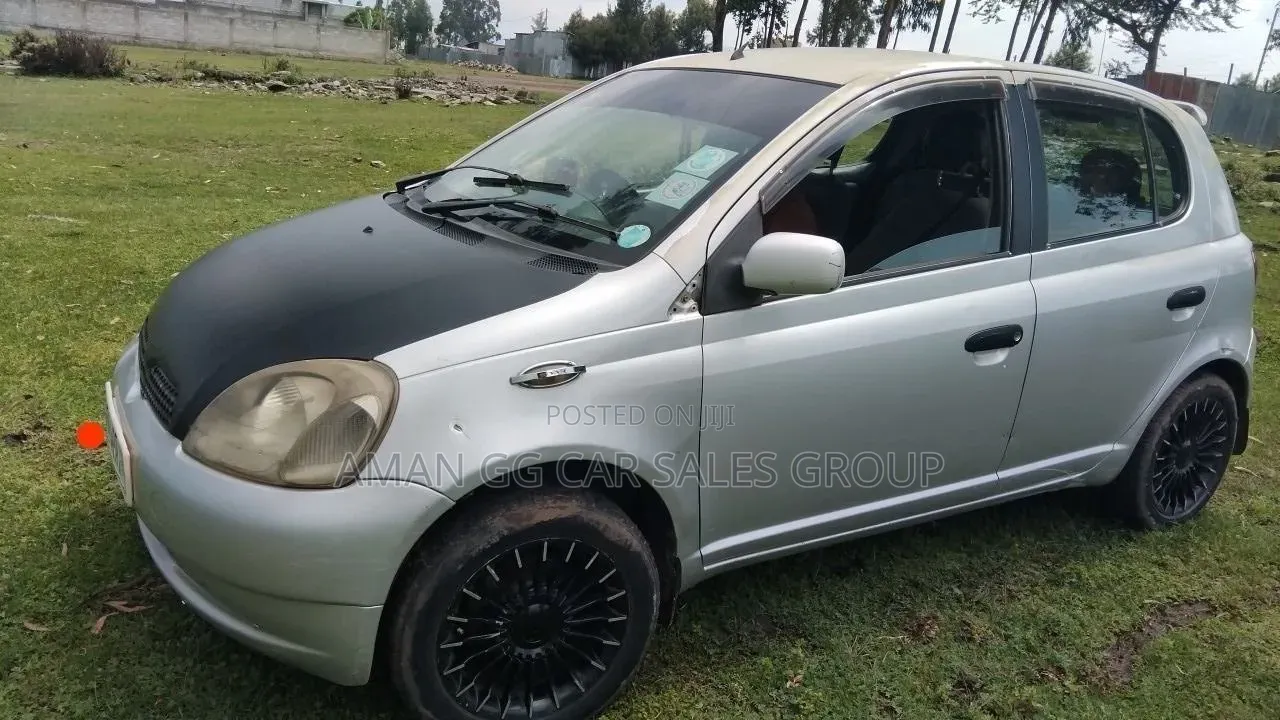 Toyota Vitz 2001 Silver