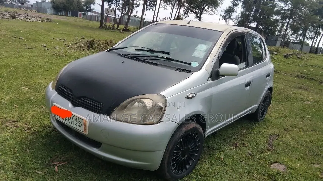 Toyota Vitz 2001 Silver