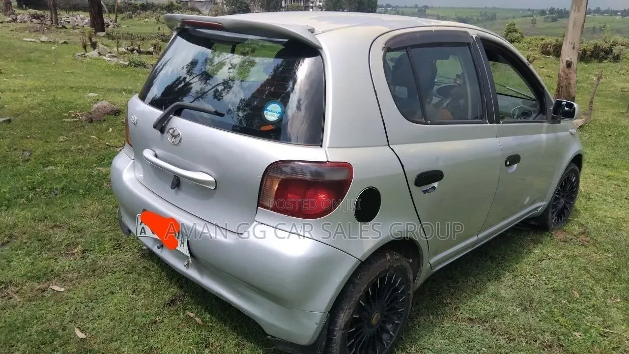 Toyota Vitz 2001 Silver