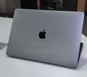New Laptop Apple MacBook Pro 2020 M1 8GB Apple M1 Pro SSD 256GB