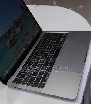 New Laptop Apple MacBook Pro 2020 M1 8GB Apple M1 Pro SSD 256GB