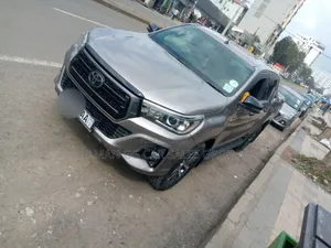 Toyota Hilux 2020 Gray