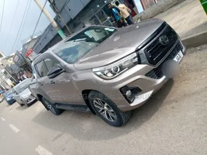 Toyota Hilux 2020 Gray