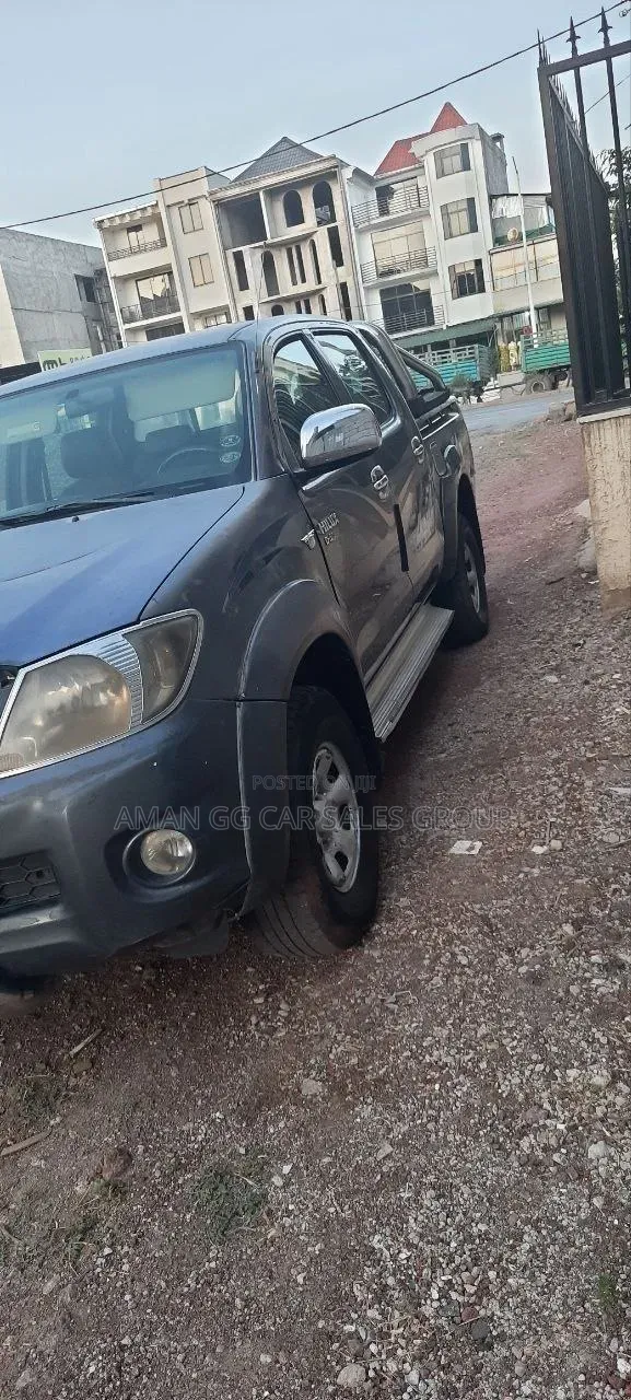 Toyota Hilux 2012 Gray