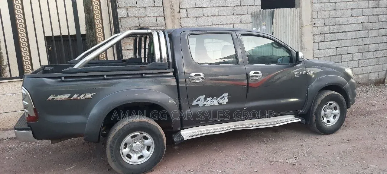 Toyota Hilux 2012 Gray
