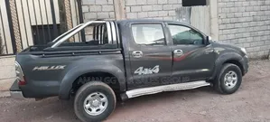 Toyota Hilux 2012 Gray