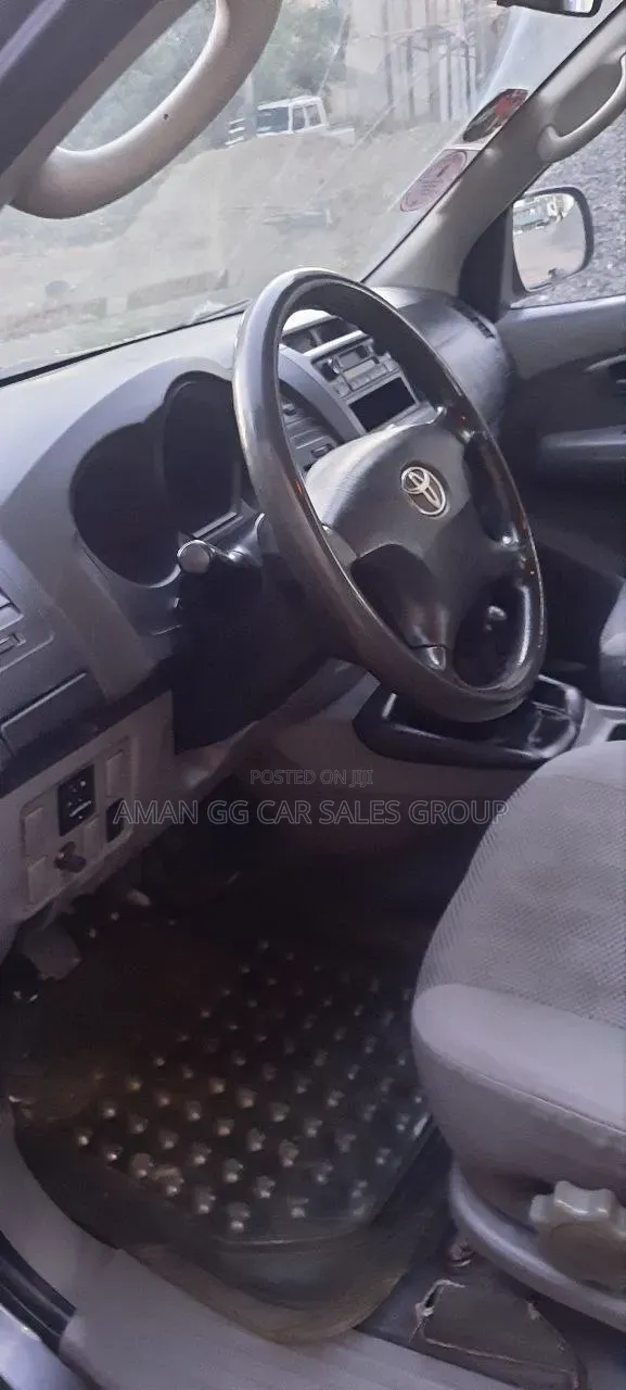 Toyota Hilux 2012 Gray