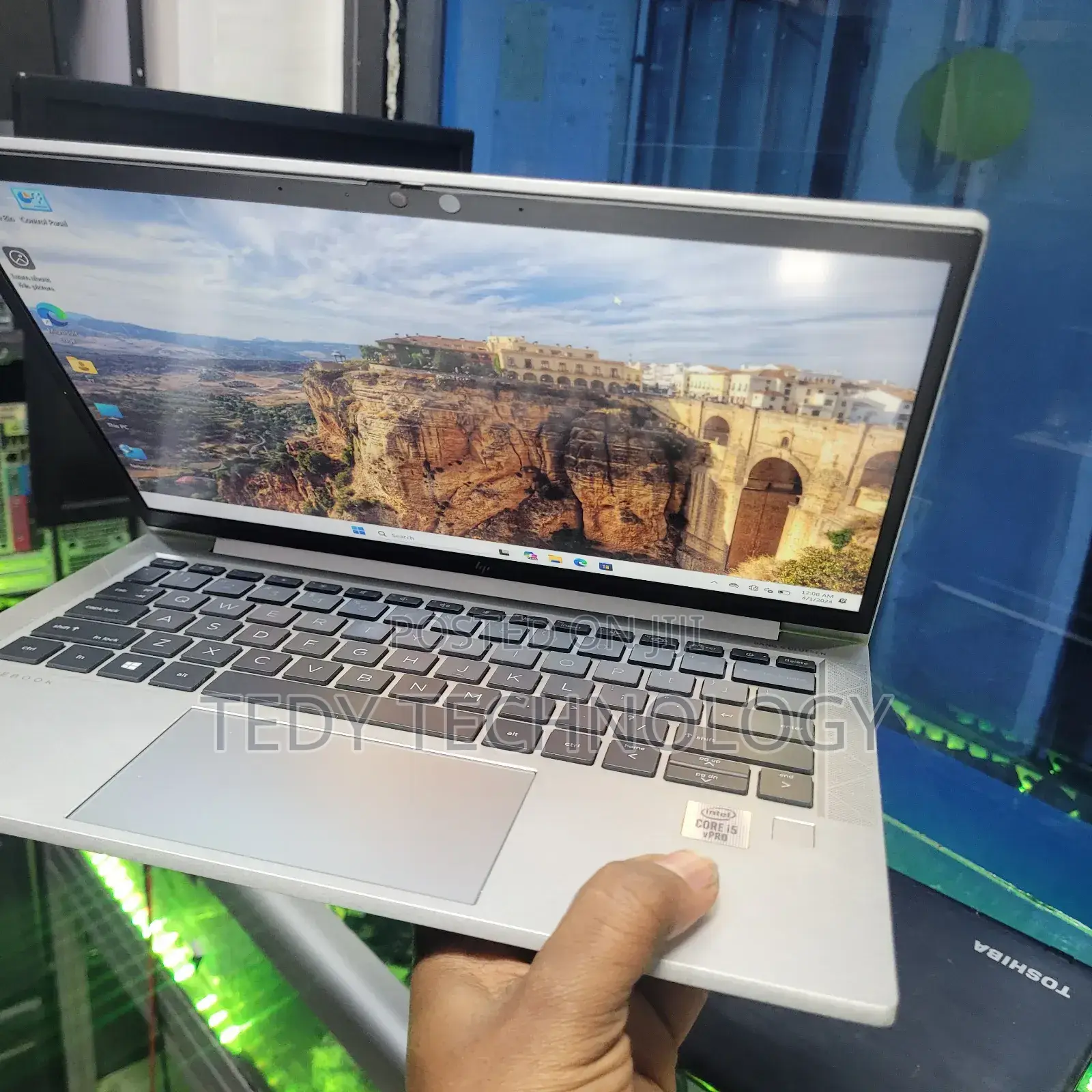 New Laptop HP EliteBook 830 8GB Intel Core i5 SSD 512GB
