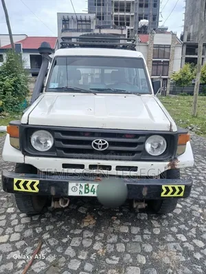 Toyota Land Cruiser 1992 White