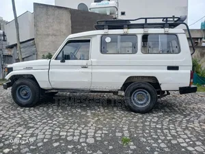 Toyota Land Cruiser 1992 White