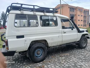 Toyota Land Cruiser 1992 White