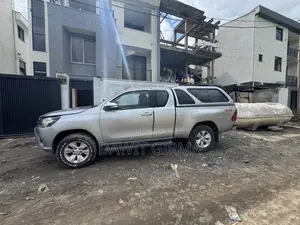 Toyota Hilux 2016 Gray