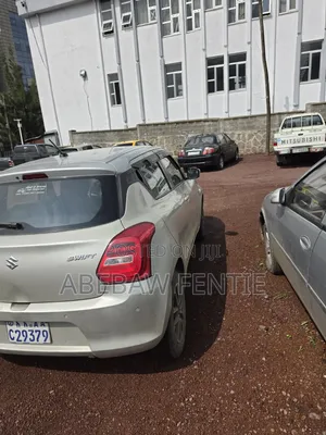 Suzuki Swift 2022 White