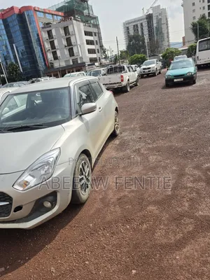 Suzuki Swift 2022 White