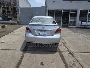 Toyota Yaris 2010 Silver