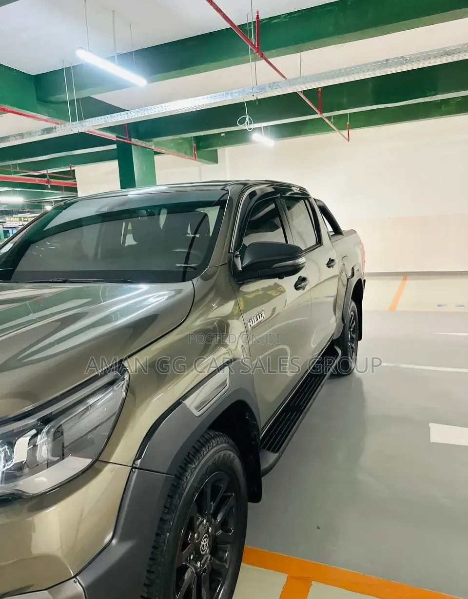 Toyota Hilux 2025 Purple