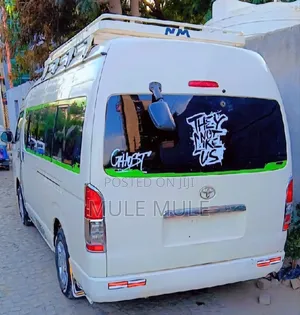 Toyota HiAce 2006 White