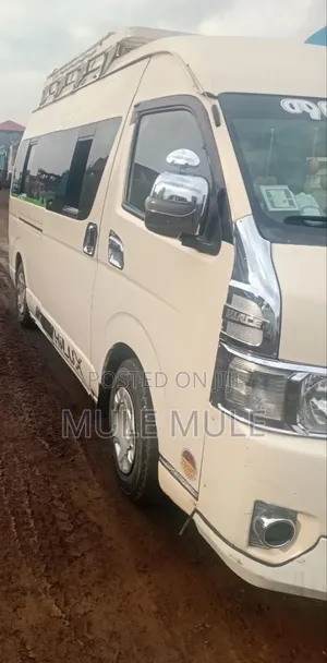 Toyota HiAce 2006 White