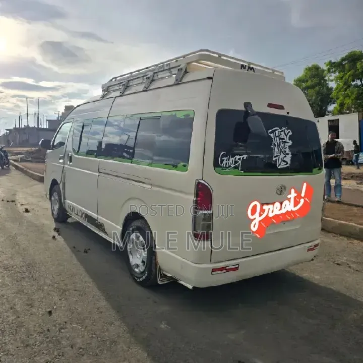 Toyota HiAce 2006 White