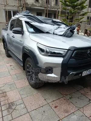 Toyota Hilux 2025 Silver