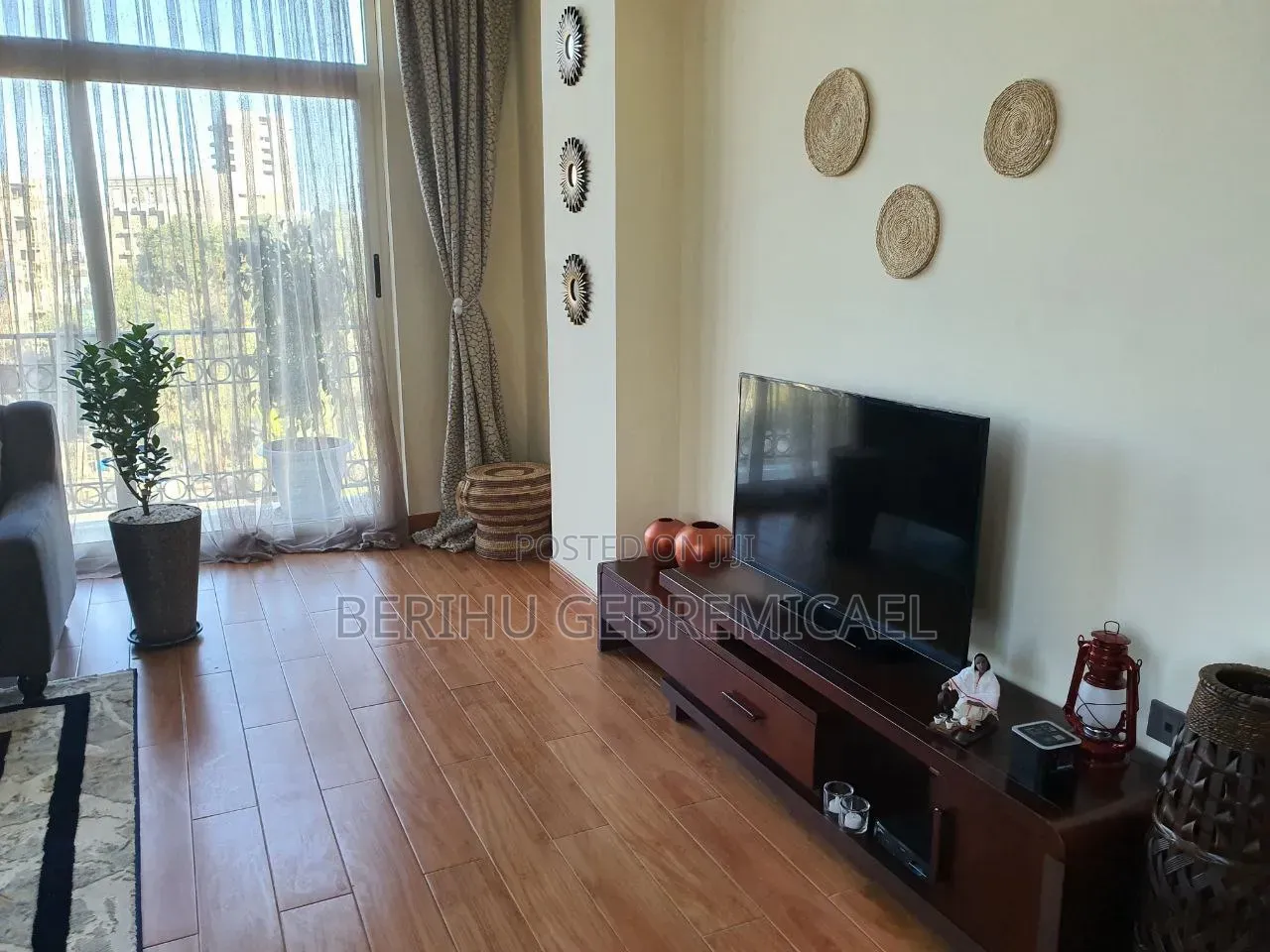House for NGO, Bureau Rent