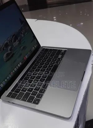 New Laptop Apple MacBook Pro 2020 M1 8GB Apple M1 Pro SSD 256GB