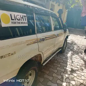 Toyota Land Cruiser HDJ 100 1999 White
