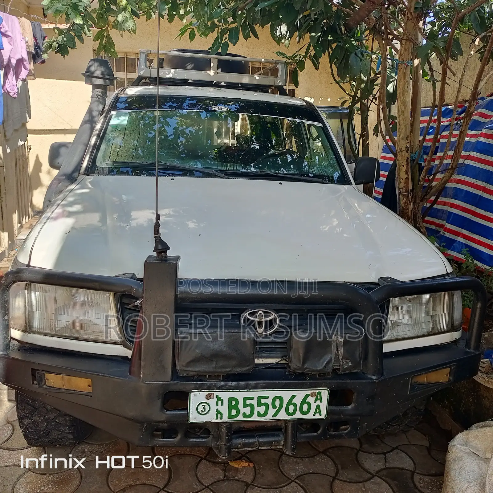 Toyota Land Cruiser HDJ 100 1999 White