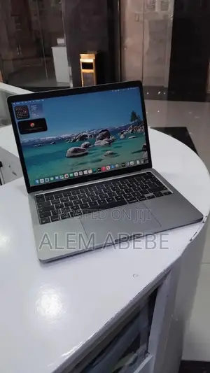 New Laptop Apple MacBook Pro 2020 M1 8GB Apple M1 SSD 256GB