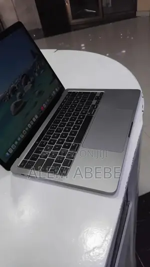 New Laptop Apple MacBook Pro 2020 M1 8GB Apple M1 SSD 256GB