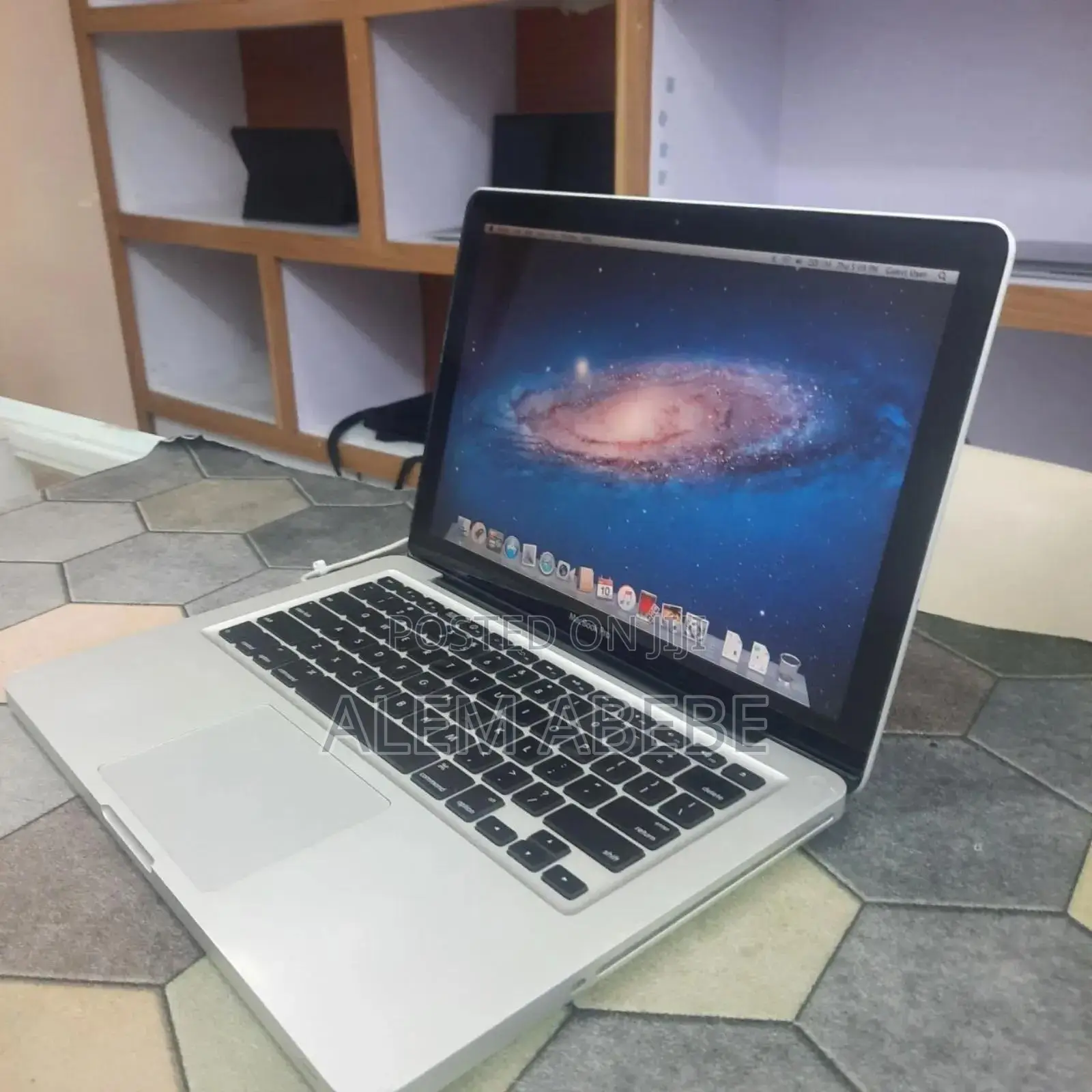 New Laptop Apple MacBook Pro 2009 4GB Intel Core 2 Duo HDD 500GB