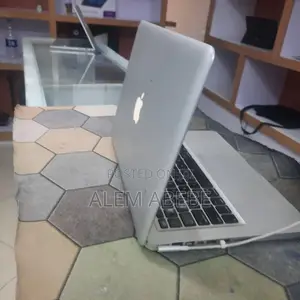 New Laptop Apple MacBook Pro 2009 4GB Intel Core 2 Duo HDD 500GB