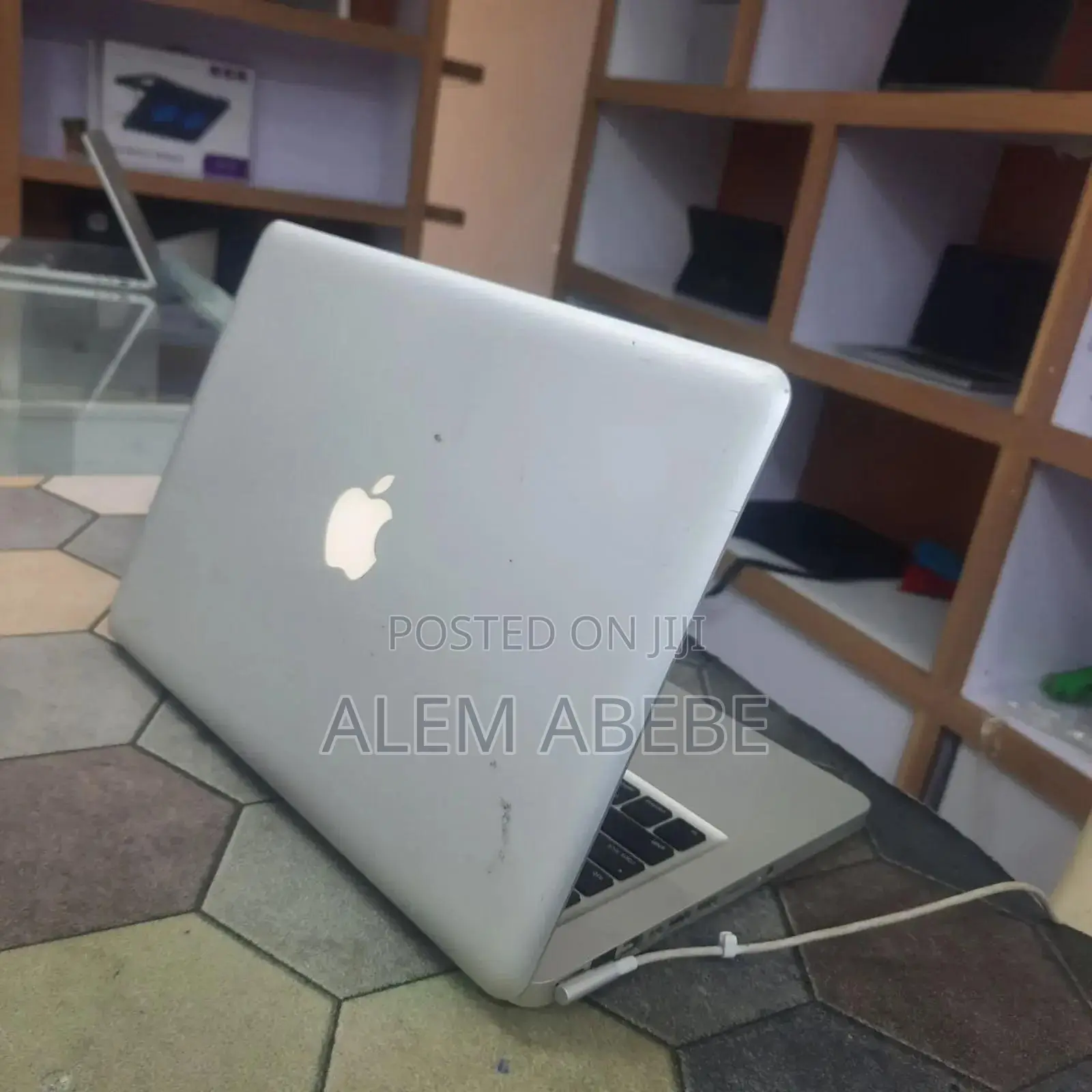 New Laptop Apple MacBook Pro 2009 4GB Intel Core 2 Duo HDD 500GB