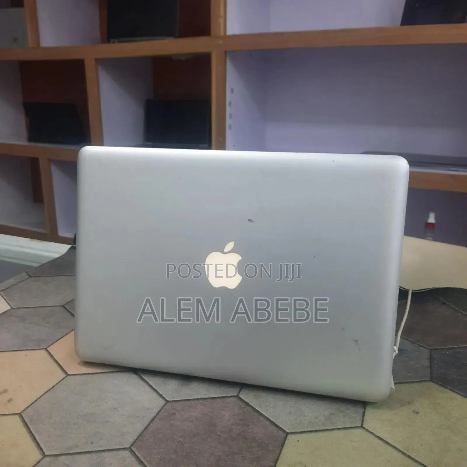 New Laptop Apple MacBook Pro 2009 4GB Intel Core 2 Duo HDD 500GB