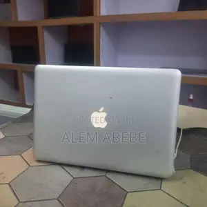 New Laptop Apple MacBook Pro 2009 4GB Intel Core 2 Duo HDD 500GB