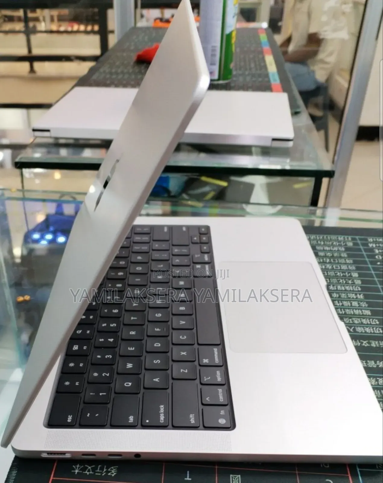 New Laptop Apple MacBook Pro 2025 M5 16GB Apple M5 SSD 512GB